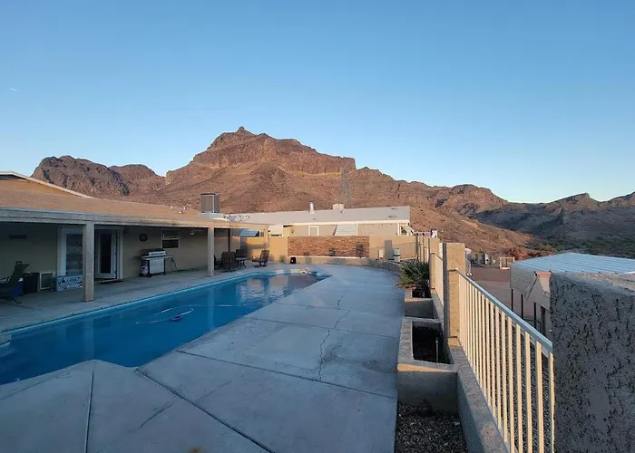 Strip Pool House With Game Holiday home