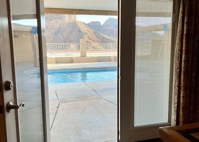Strip Pool House With Game Holiday home *