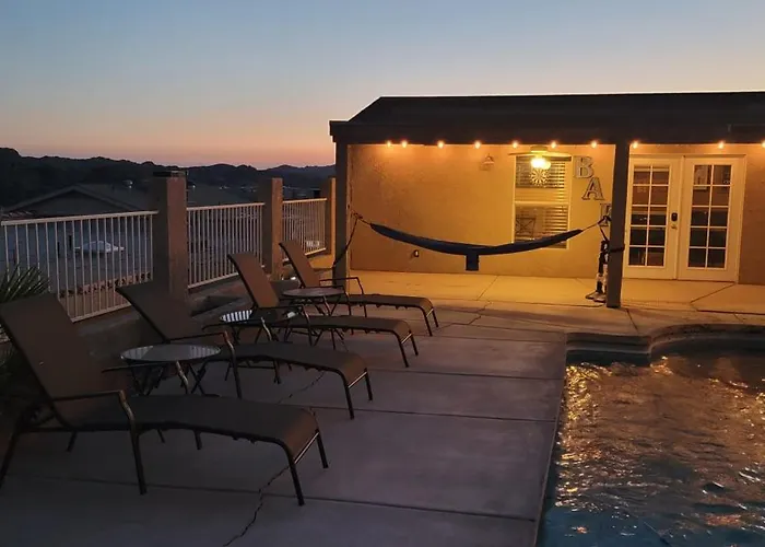 Strip Pool House With Game Holiday home *